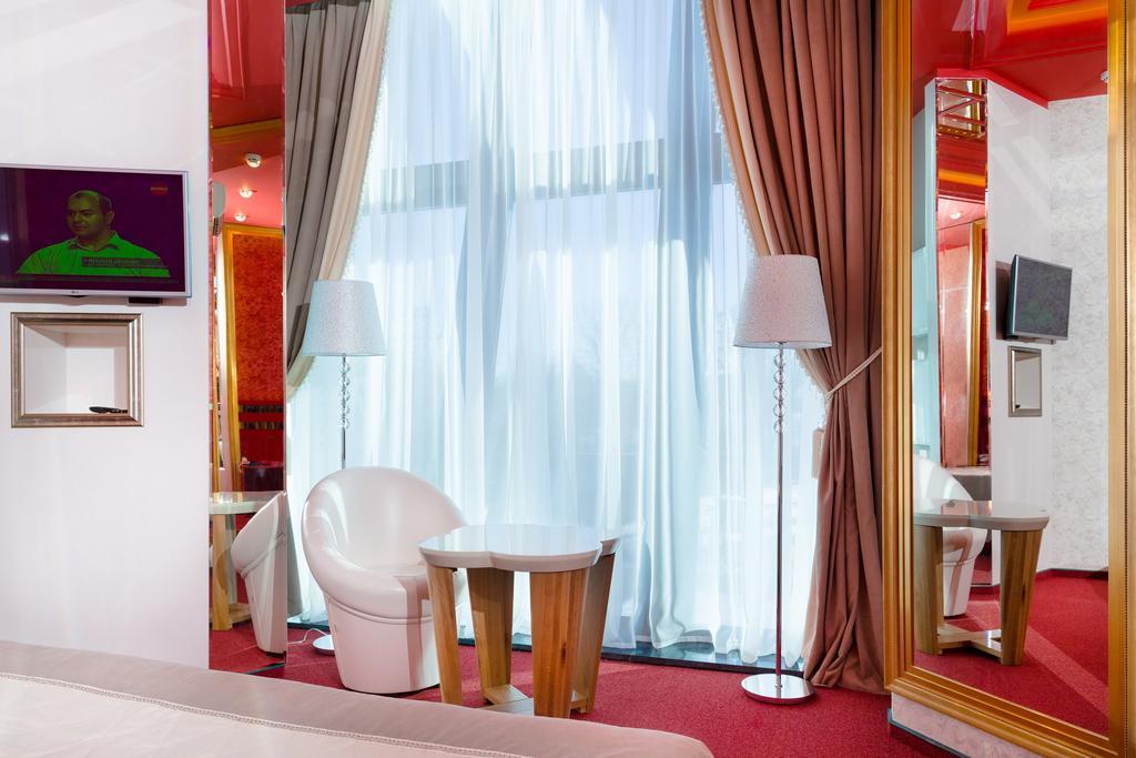 Road Star Hotel Dnipro Eksteriør billede