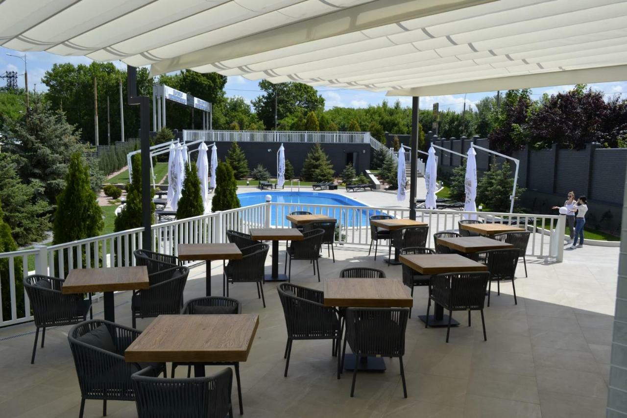 Road Star Hotel Dnipro Eksteriør billede